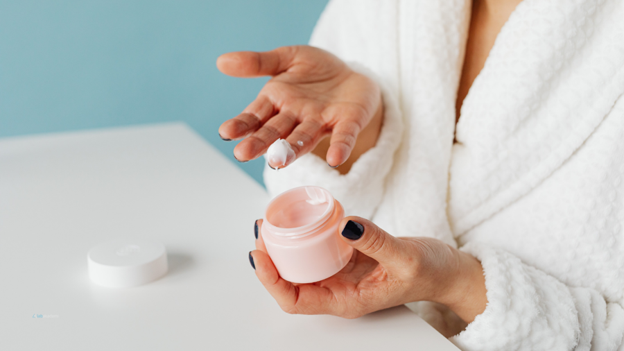 Kozmetik Güvenliğinde Kantitatif Eşik: ISO 21149 Standartı ve Bakteri Analizleri